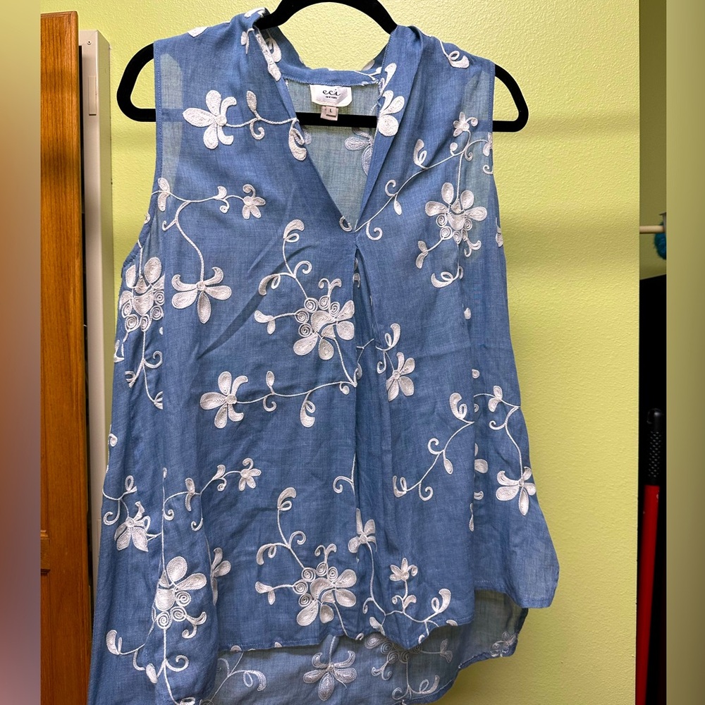 Cute Blue and White floral tank